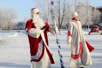 Новогодние елки в Челябинской области пройдут без игр и хороводов