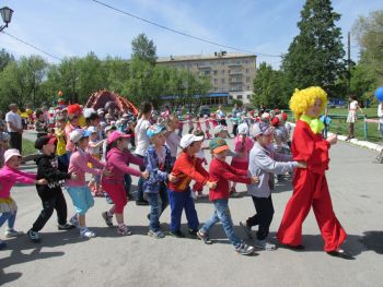В Еманжелинске в городском сквере прошел праздник, посвященный Дню защиты детей