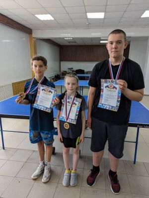 Теннисисты из зауральского ДДТ «Каскад» заняли призовые места на мемориале в Коелге