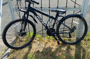 В Еманжелинске из подъезда многоэтажки вновь украли велосипед