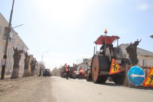 В Еманжелинском районе стартовал ямочный ремонт дорог