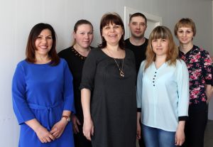 Трудовой коллектив ООО «Оптовые решения» Ирина Павловна Ботова (в центре) считает частью своей семьи 