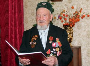 Участник Великой Отечественной войны, почетный гражданин Еманжелинска Курбан Шарафутдинович Шарафутдинов отметил 93-летие