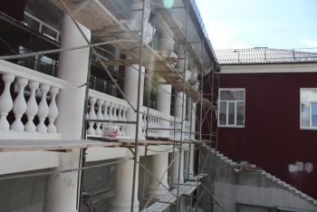 В ДК поселка Красногорского Еманжелинского района подходит к завершению капитальный ремонт здания