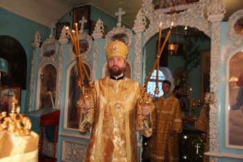 Епископ Троицкий и Южноуральский Григорий совершил литургию в еманжелинском Свято-Введенском храме и посетил стройку Сретенского храма