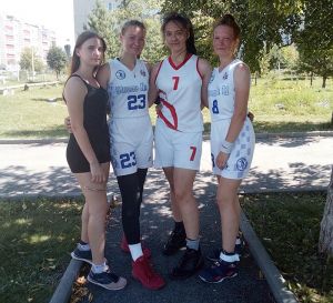 Баскетболисты-красногорцы дважды победили в молодежном турнире Еманжелинского района по стритболу
