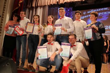 Кубок КВН в Красногорском Еманжелинского района выиграла команда школы № 9