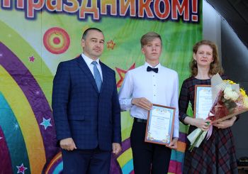 60 школьников Еманжелинского района стали стипендиатами главы района