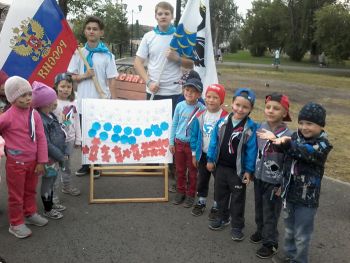 В Еманжелинске прошла акция «Флаг – символ России»