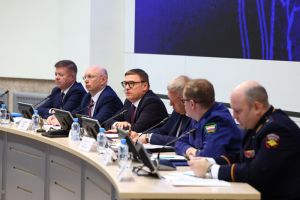 Губернатор Челябинской области Алексей Текслер провел в Магнитогорске совещание с членами регионального правительства и главами муниципалитетов