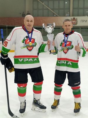 Еманжелинец Владимир Колотов и зауралец Александр Будин в составе хоккейной команды «Миасс Сити» стали победителями чемпионата Челябинской области НХЛ