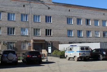В Еманжелинске вор украл из частного дома продукты и флягу для воды