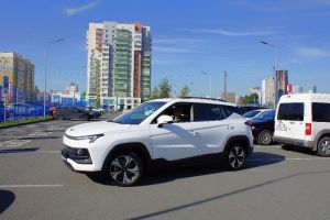 Фонд &laquo;Защитники Отечества&raquo; продолжает выдавать героям спецоперации автомобили с ручным управлением