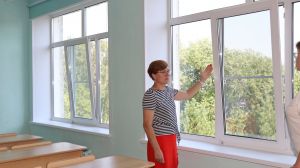 В зауральской школе № 15 установили 17 новых стеклопакетов