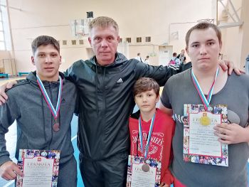 Еманжелинские и красногорские борцы стали призерами первенства области по греко-римской борьбе