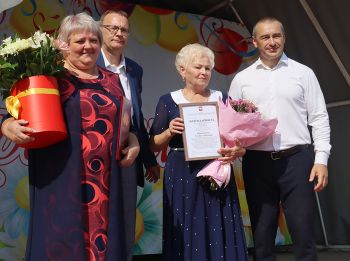 В Красногорском в юбилей поселка и День шахтера чествовали активных жителей, передовиков производства