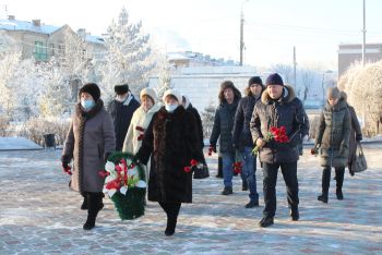 В День Неизвестного солдата еманжелинцы почтили память безымянных героев