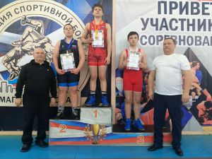 Еще пять медалей первенства Челябинской области завоевали борцы из Еманжелинского округа