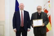 Заведующая детсадом № 27 Вера Демина и директор центра &laquo;Тайфун&raquo; Евгений Завьялов стали лауреатами премии губернатора Челябинской области.