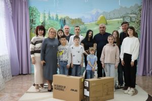 Предприниматель Зураб Баратов подарил центру «Искорка» современную оргтехнику