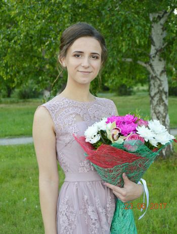Даша на выпускном вечере