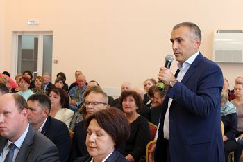 Одну из "дорожных" проблем в Еманжелинске озвучил председатель Совета депутатов Еманжелинского городского поселения Дмитрий Гемель