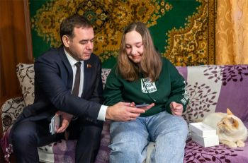 Председатель Законодательного Собрания Челябинской области Александр Лазарев исполнил новогоднюю мечту Марии Сивак
