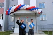 15 детей-сирот и детей, оставшихся без попечения родителей, получили ключи от новых квартир