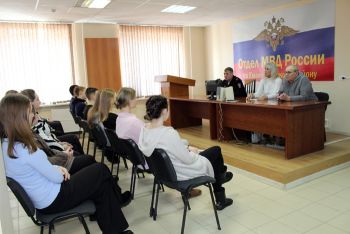 Еманжелинские школьники узнали о правилах поступления в учебные заведения системы МВД России