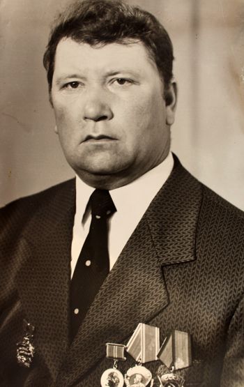 Герой Соцтруда, кавалер трех орденов, Борис Сергеевич Сомов более 30 лет управлял большегрузными машинами