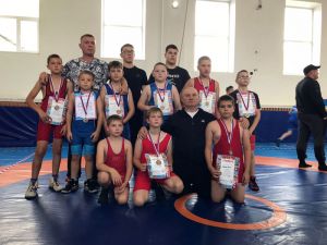 Борцы Еманжелинского района провели первый открытый турнир в этом учебном году