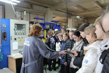Еманжелинские школьники познакомились с производством резинотехнических изделий