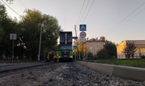 В Еманжелинске заасфальтировали проезжую часть улицы Матросова