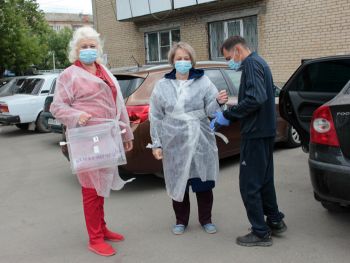 Голосование вне помещения для голосования проходит по заявкам, к выездам члены УИКа готовятся тщательно, чтобы соблюсти меры безопасности