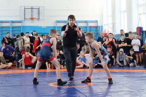 В Еманжелинске в седьмой раз прошел турнир по спортивной борьбе, посвященный памяти мастера спорта СССР Фарита Баймуратова