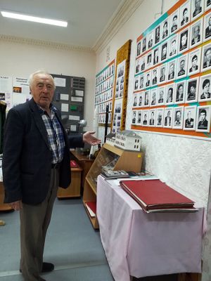 На угольных предприятиях поселка Красногорского было много трудовых династий, одна из них – семья Ушаковых
