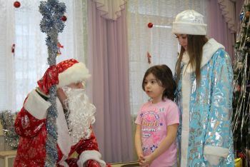 Полицейский Дед Мороз поздравил с наступающим Новым годом подшефных из &laquo;Искорки&raquo;