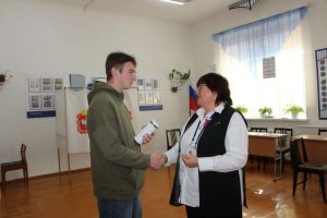 Молодой рабочий Артем Гончаров впервые голосовал на выборах