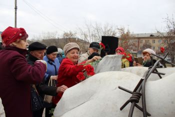 Еманжелинцы вместе со всей страной отдали дань памяти жертвам политических репрессий