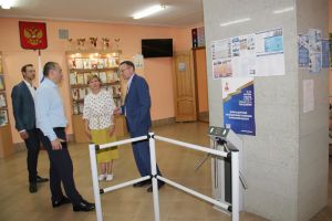 К 1 сентября все еманжелинские школы будут оборудованы турникетами