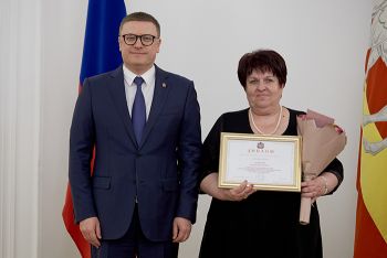 Заместитель директора комплексного центра социального обслуживания населения Галина Пашкова из Еманжелинска удостоена премии губернатора