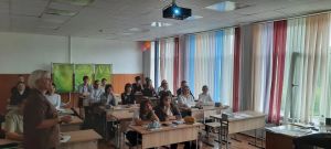 Атомная отрасль без мифов: лектор Общества &laquo;Знание&raquo; выступила перед южноуральскими школьниками