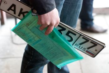Машину в автосалоне можно будет купить уже с номерами