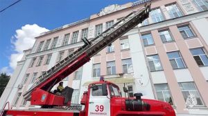 В Еманжелинске сотрудники МЧС провели учения на территории школы № 4