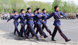 В Еманжелинском округе парадные расчеты школы № 5 и еманжелинского филиала Первомайского техникума выиграли смотр-конкурс