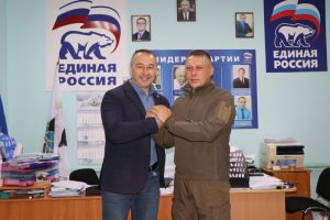 Глава района Евгений Светлов встретился с воином, прибывшим в Еманжелинск из зоны СВО в очередной отпуск