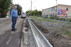 До конца августа в Еманжелинске заасфальтируют проезжую часть улицы Матросова