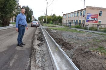 До конца августа в Еманжелинске заасфальтируют проезжую часть улицы Матросова