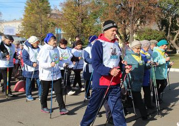 В Еманжелинск на областной фестиваль по скандинавской ходьбе &laquo;Старшее поколение&raquo; прибыло 13 команд