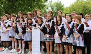 Для 146 выпускников Еманжелинского округа прозвенел последний звонок